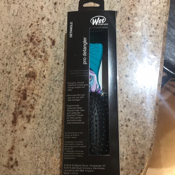 Wet Pro Brush Detangler - Picture 4 of 4